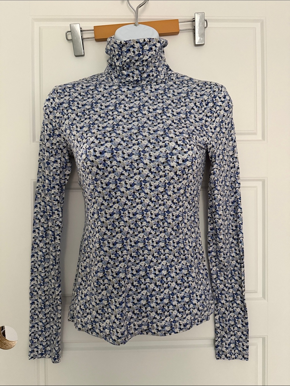 H&M Blue and White Floral Long-Sleeve Turtleneck